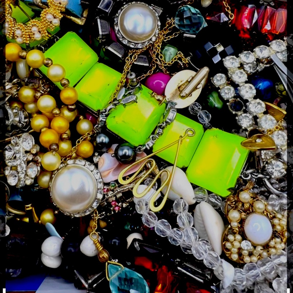 COPY - MYSTERY BUNDLE of 20 pieces of wearable Costume Jewelry!!
